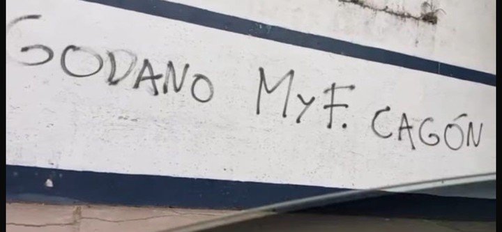 Hace semanas, los hinchas de Colón apuntaron contra ia dirigencia (Foto: Internet).