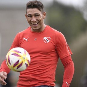 Fue campeón con Independiente, es figura en el Nacional y lo quieren desde Primera