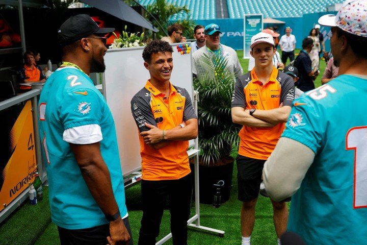 Norris y Piastri con dos NFL (Reuter).