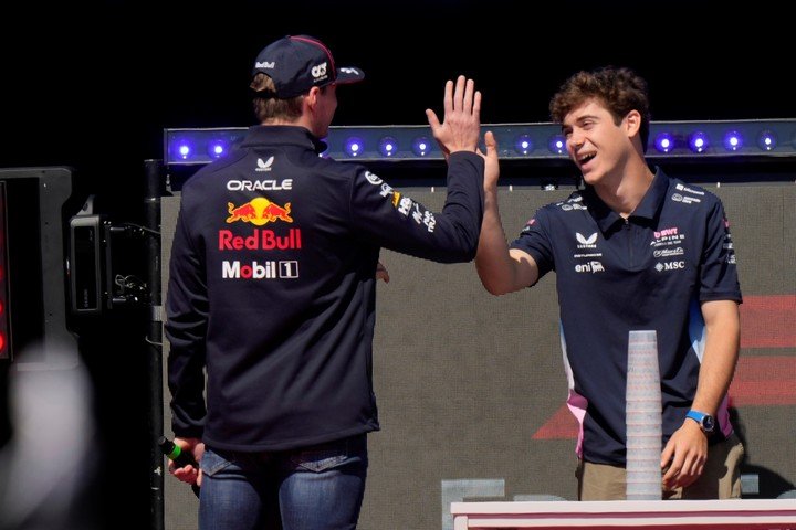 Colapinto volvió al paddock en Imola. Ahora, con la pilcha de Alpine. (AP Photo/Luca Bruno)