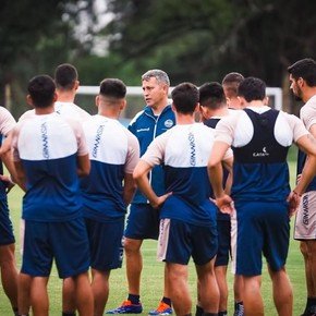 Gimnasia en crisis: Flores en la cuerda floja, malos resultados y carteles contra Cowen