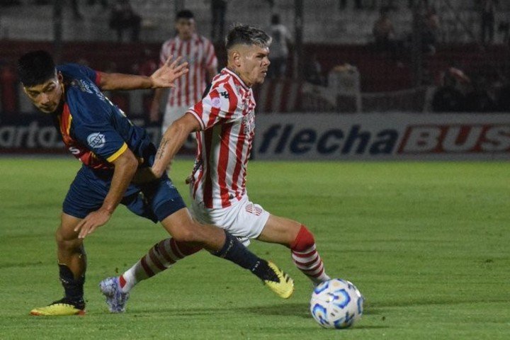 San Martín de Tucumán ganó el primer partido ante Colegiales