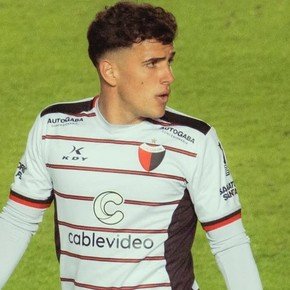 Racing ya hizo una oferta por el volante que busca como apuesta