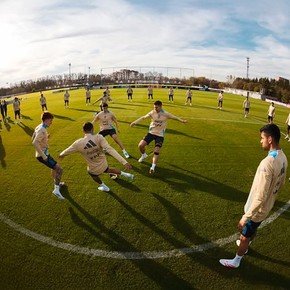 El rompecabezas de Scaloni: con cuatro bajas en el medio, cómo formaría la Selección ante Chile