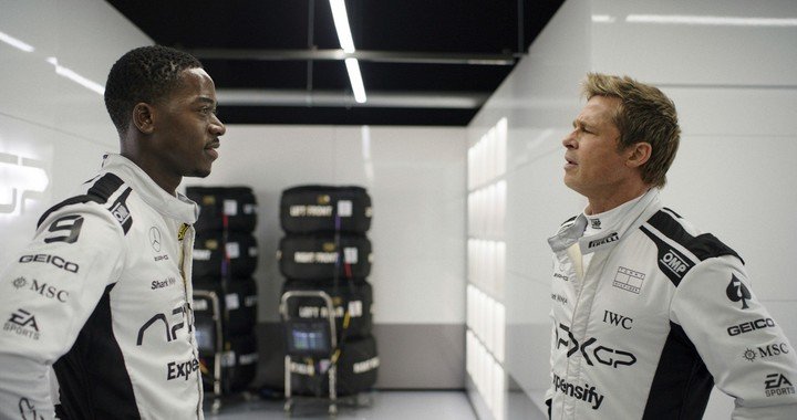 Joshua Pearce (Damson Idris) y Brad Pitt (Sonny Hayes). (Foto: Apple TV+/AP)