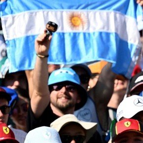 Video: la hinchada argentina bancó a Franco Colapinto tras la carrera en Barcelona