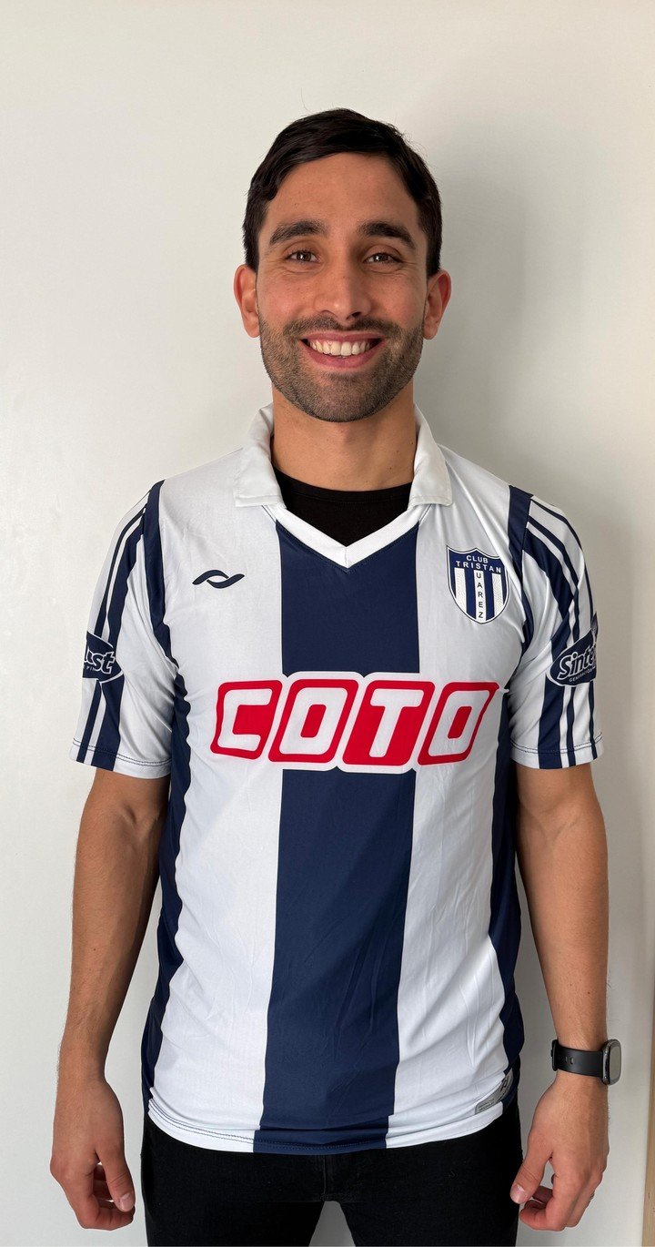 Nicolás Fernández fue el primero en poner la firma (Prensa Tristán Suárez)