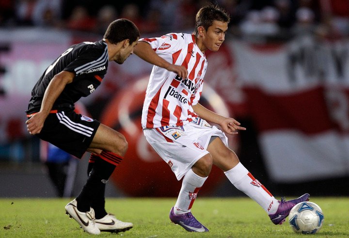 Paulo Dybala, con la camiseta de Instituto.