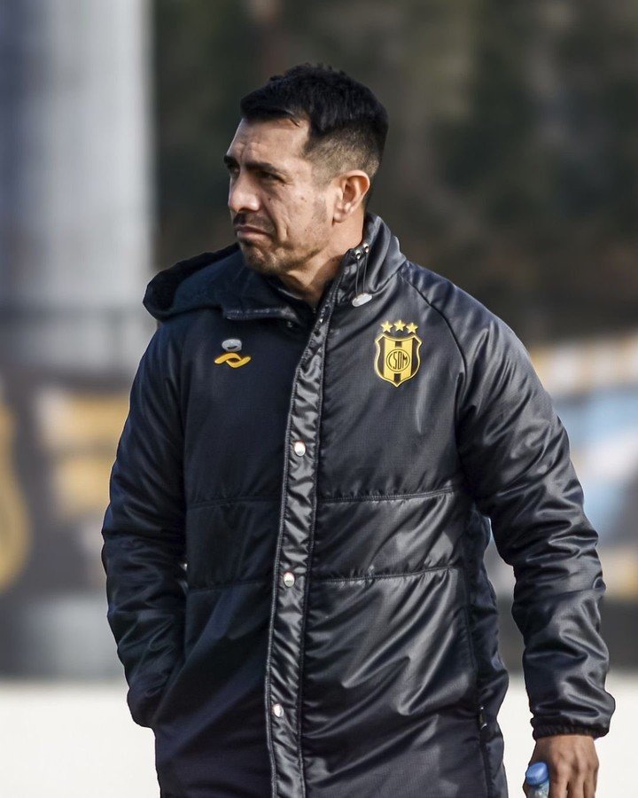 Leandro Gracián, DT del Aurinegro.