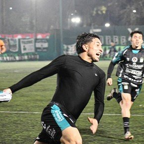 Insólito: le hizo el gol del triunfo al líder Midland, lo expulsaron en el festejo y se peleó con el técnico