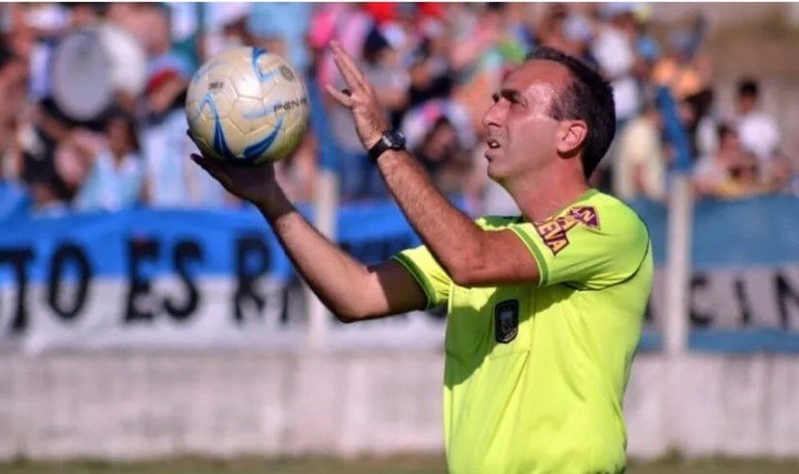 Martín Saccone, el asistente parado.