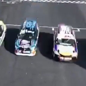 Video: ¡cuatro autos llegaron juntos en el Turismo Pista!