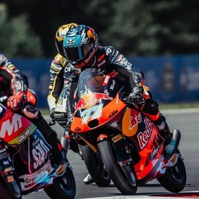 Perrone sigue sumando y Morelli se estrenó en Moto3 con puntos en Brno
