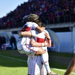 Morón volvió al triunfo y no se baja de la pelea