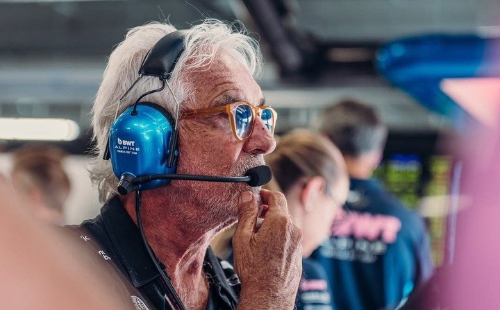 Flavio Briatore durante la clasificación de la Fórmula 1 en Hungría. (@AlpineF1Team)