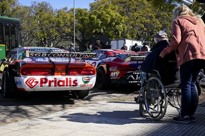 Los fanáticos estuvieron a unos metros de los coches del TC. (@actcargentina)