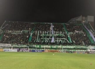 Ferro ganó agónicamente, se alejó del descenso y festejó en la noche que estrenó tribuna