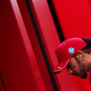 El palito del director de Ferrari para Lewis Hamilton por su rendimiento