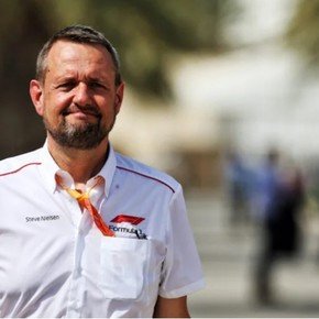 ¿Por qué aún no asumió Steve Nielsen, nuevo director de equipo de Alpine, y cuándo lo hará?