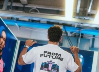 Colapinto y la remera «del futuro» que utilizó en Monza