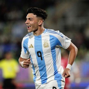Quién es Alejo Sarco, el juvenil que se fue libre de Vélez y convirtió un doblete en el debut de la Selección en el Mundial Sub 20