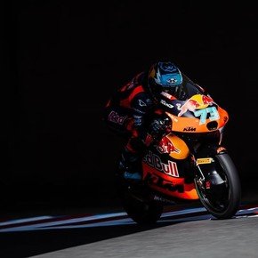 Gran viernes de Perrone en Japón: clasificó a la Q2 en Moto3