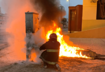 Bomberos sofocaron un incendio frente al Hospital de Urgencias de Córdoba