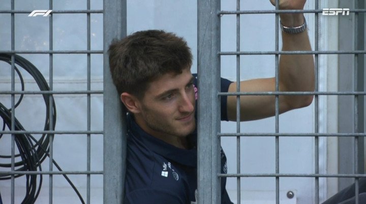 Jack Doohan mirando una practica del GP de Monaco, segunda carrera de Colapinto en el año.