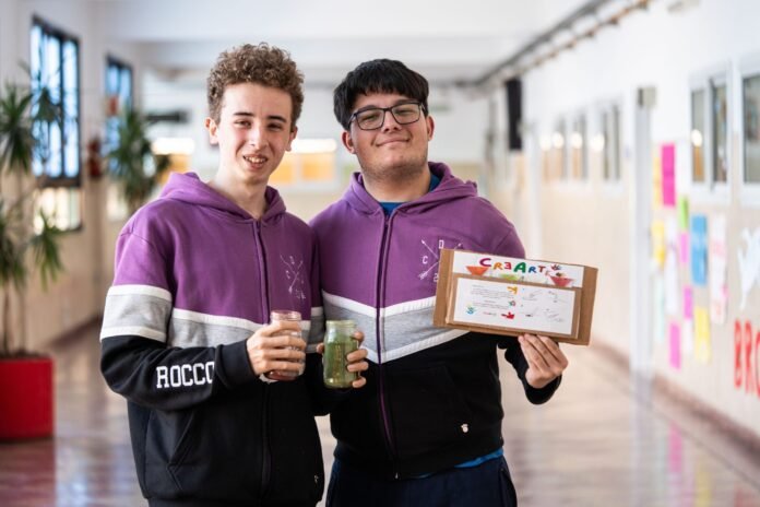 Jóvenes cordobeses convierten ideas en proyectos reales en la Feria de Emprendimientos