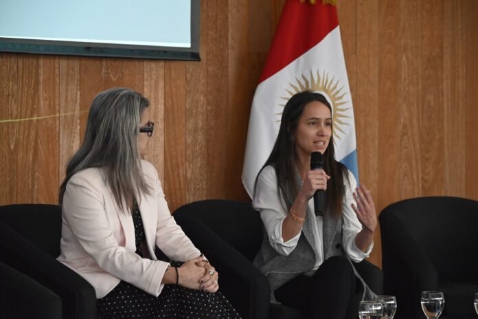 Se realizó en la Legislatura el conversatorio “Decidir con datos” sobre cáncer de mama