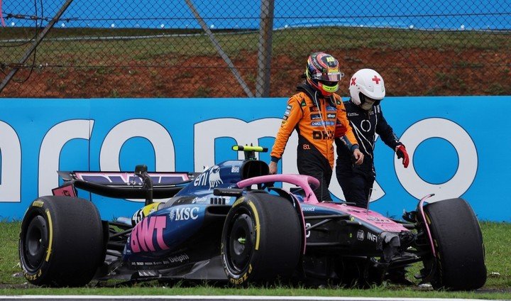 Así quedó el auto de Colapinto tras pegarse en la sprint de Brasil.
(REUTERS/Amanda Perobelli)