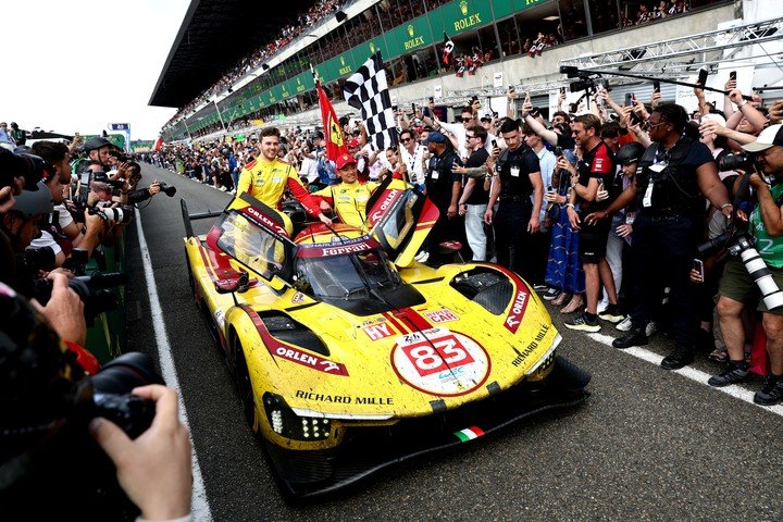 La Ferrari de Kubica y compañía ganó en Le Mans. Tratará de llevarse el título. (REUTERS/Stephane Mahe)