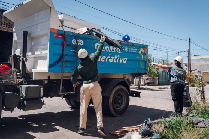 Continua por los barrios de la ciudad el Operativo de descacharreo preventivo contra el Dengue