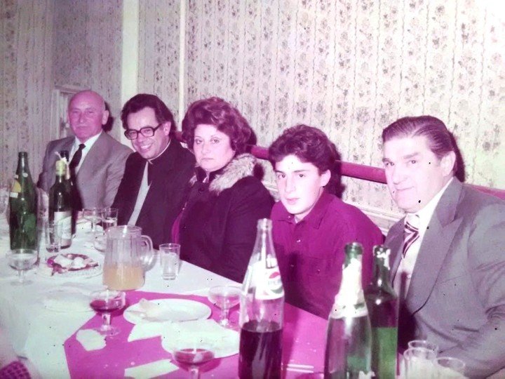 Edith Salvi en una reunión en la sede de Midland.