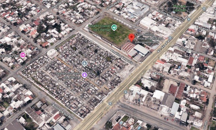 La cancha de Midland frente al Cementerio de Libertad.