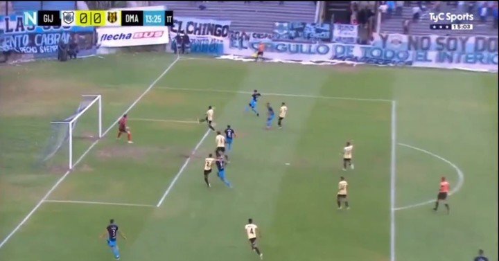 El penal que no le dieron a Gimnasia de Jujuy ante Deportivo Madryn.