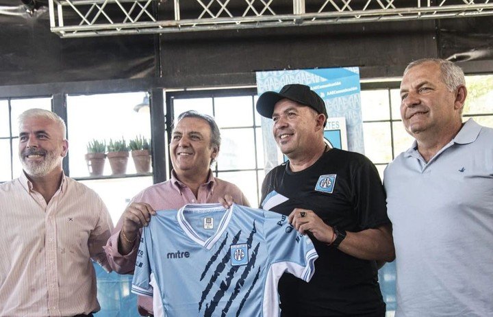 Marcelo Vázquez en su presentación como técnico del León. (Foto: Estudiantes RC)