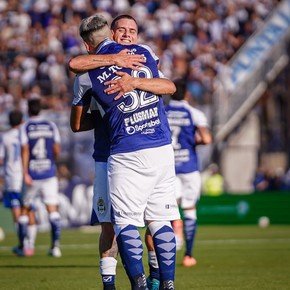 Gimnasia le ganó 2-0 a Vélez y sueña con entrar a los playoffs