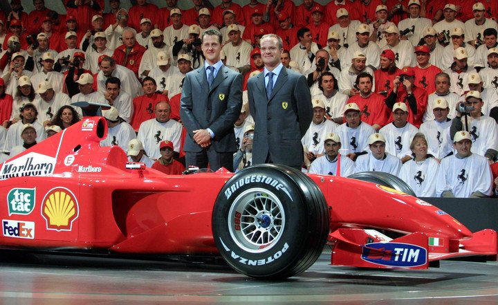 Michael Schumacher con el F2001.