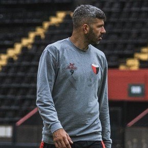 Gigliotti y un escándalo en Colón: "Un técnico quiso pegarle a un jugador en una práctica" 