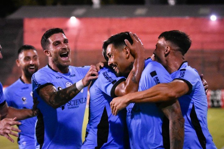 Luis López se despide de Temperley después de casi 300 partidos. (Foto: Prensa Temperley).