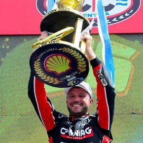 En una definición áspera, Agustín Canapino fue campeón del TC Pick Up en La Plata y selló una Triple Corona histórica