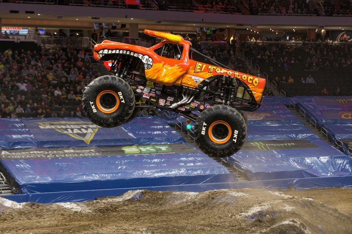 El vuelo de El Toro Loco. No es chiste... (Prensa MJ)