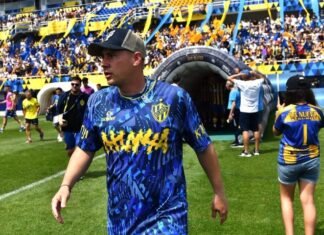 Juega en el Ascenso, fue campeón de la Sudamericana y renueva con su club
