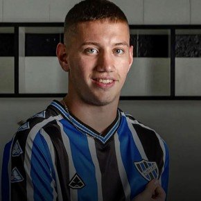 Infló las redes: contrato vigente, sin minutos y un pedido público para seguir jugando 