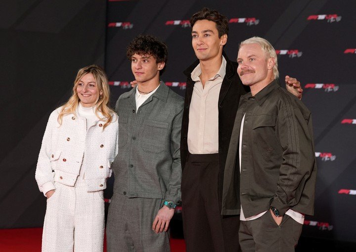 Dorian Pin, Kimi Antonelli, George Russell y Valtteri Bottas, el año pasado antes del lanzamiento de la F1, con Mercedes.