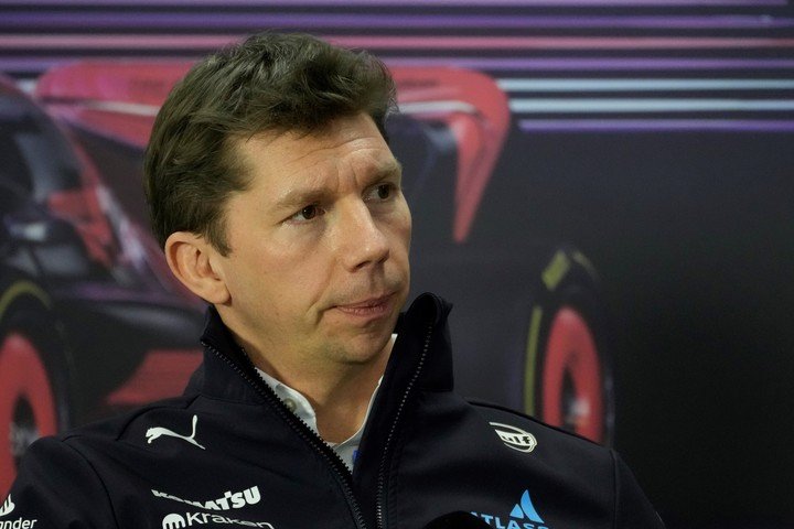 Al Tío James no le gustó nada perderse Barcelona, pero según él, será lo mejor para el futuro. (AP Photo/Darko Bandic)