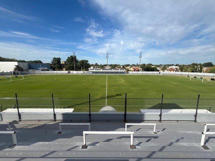 Así quedó después de las refacciones el estadio Eva Perón de Bolívar. (foto Prensa Ciudad de Bolívar)