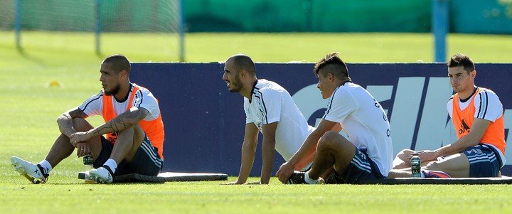 Guido Pizarro, Facundo Roncaglia, Jonatan Maidana y Lucas Alario en los entrenamientos de la Selección. (AFP)