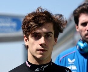 Fernando Alonso fue papá: su felicidad, la gastada de Mercedes y el guiño de Aston Martin